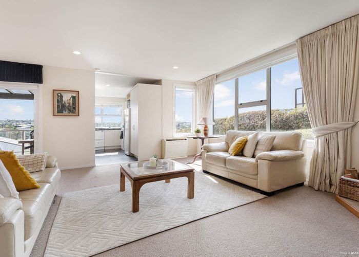  at 19 Newhaven Terrace, Mairangi Bay, North Shore City, Auckland