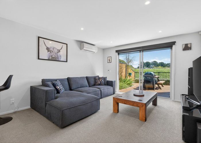  at 8 Harena Way, Moera, Lower Hutt, Wellington