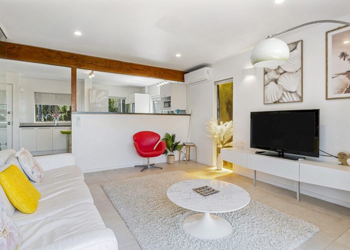  at 1/813 East Coast Road, Northcross, Auckland