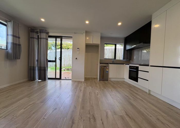  at 5b Glenford Lane, Te Atatu Peninsula, Waitakere City, Auckland