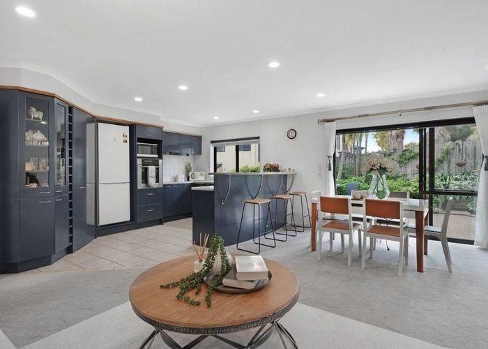  at 9 Canonbie Place, East Tamaki Heights, Auckland