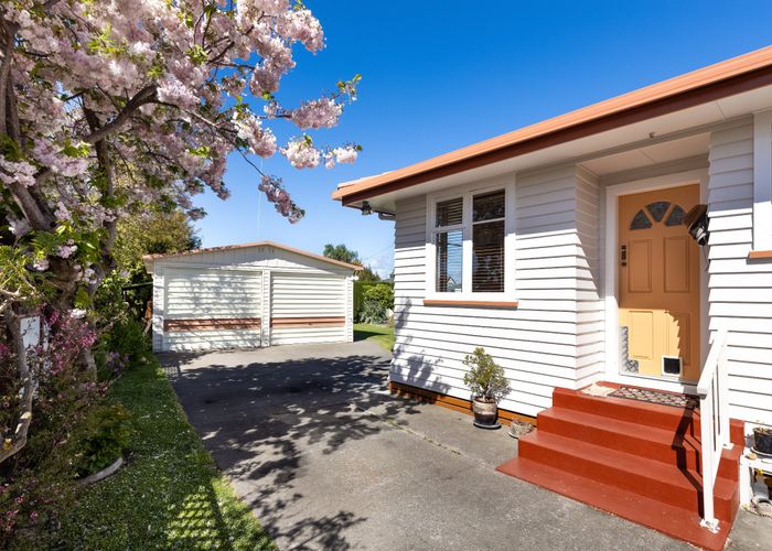  at 118 Budge Street, Riversdale, Blenheim