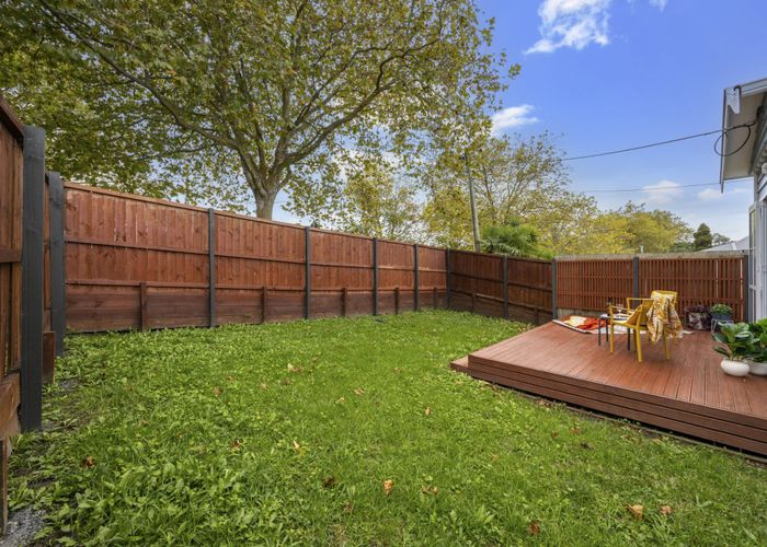  at 4 Seabrook Avenue, New Lynn, Auckland