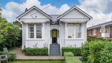  at 36 Old Lake Road, Narrow Neck, Auckland