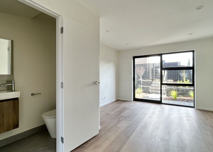  at 4 Hoopers Road, Glen Eden, Auckland