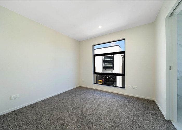  at 5/16 Hewlett road, Massey, Waitakere City, Auckland