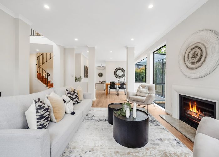  at 8 Kingsgate Place, Dannemora, Auckland