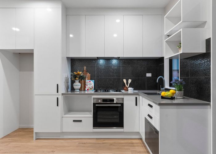  at 2/80 Ruawai Road, Mount Wellington, Auckland