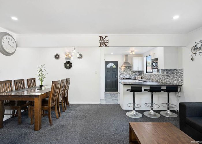  at 1/56 Challen Close, Conifer Grove, Takanini