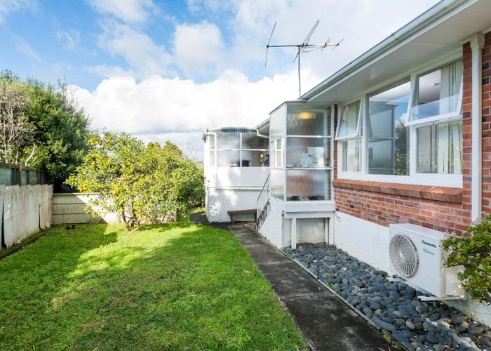  at 2/5 Ellen Avenue, Hillcrest, North Shore City, Auckland