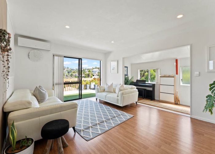  at 2/84 Totaravale Drive, Totara Vale, North Shore City, Auckland