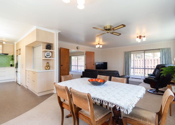  at 8 Oak Place, Whakatane