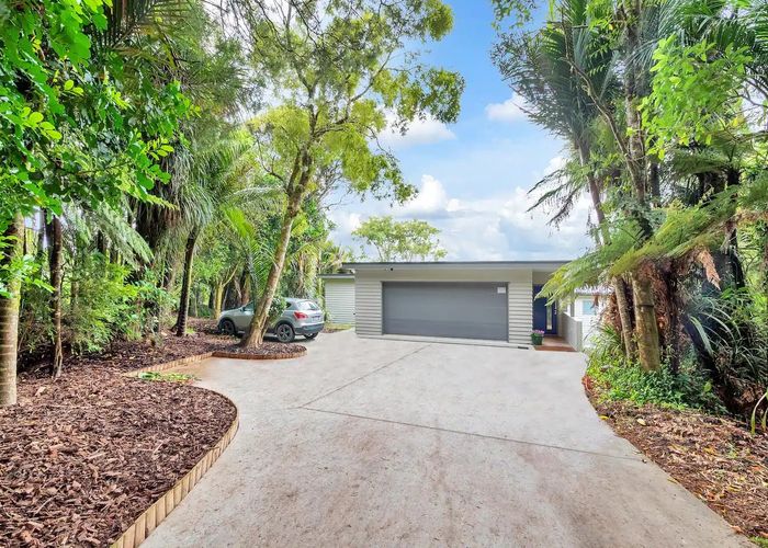  at 23 Quinns Road, Waiatarua, Waitakere City, Auckland