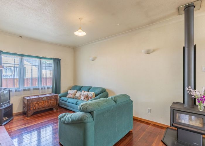  at 706 Queen Street West, Saint Leonards, Hastings