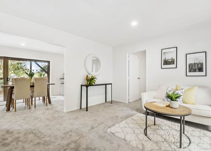  at 90 Porritt Avenue, Chatswood, Auckland