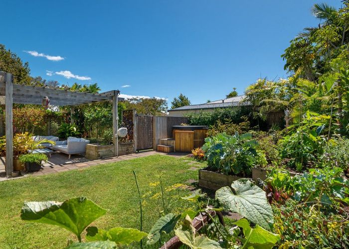  at 2/13 Montgomery Avenue, Belmont, North Shore City, Auckland