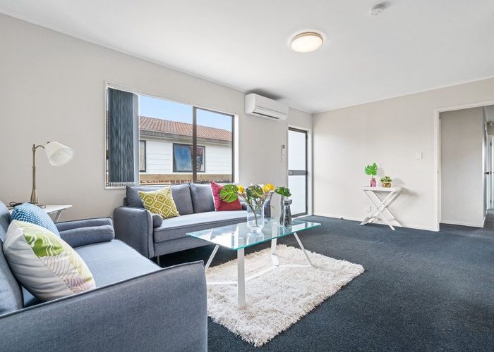  at 2/24 Norrie Smith Avenue, Flat Bush, Manukau City, Auckland