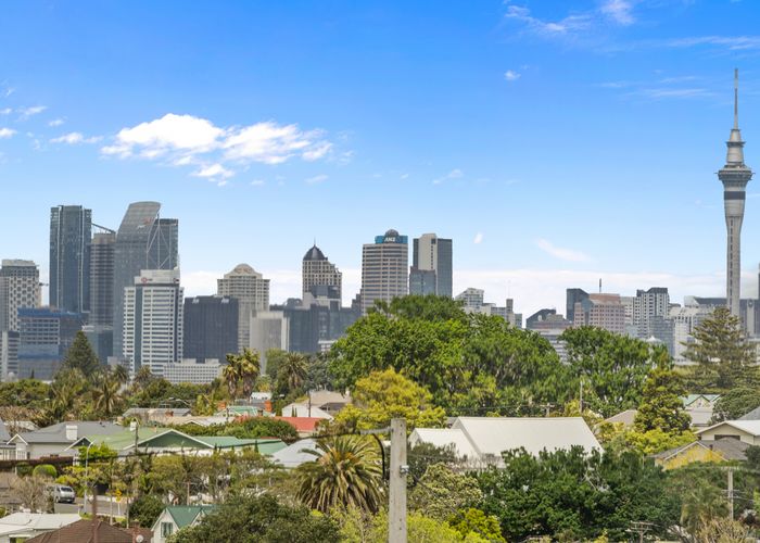  at 4/60 Church Street, Northcote Point, Auckland