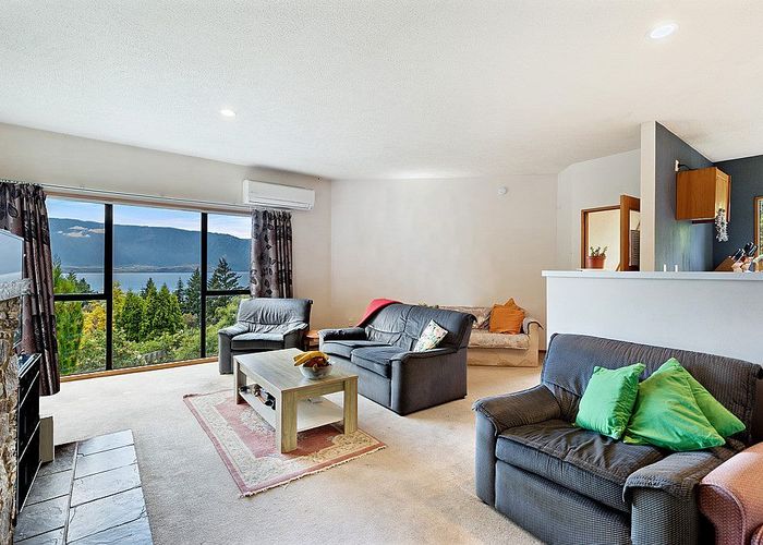  at 6 Thorn Crescent, Fernhill, Queenstown
