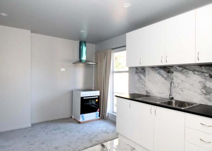  at 16 Avonleigh Road, Green Bay, Waitakere City, Auckland