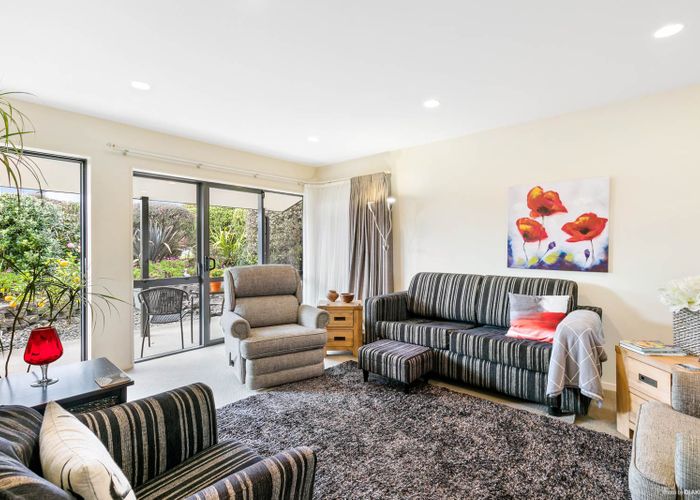  at 2/127 Boundary Road, Blockhouse Bay, Auckland