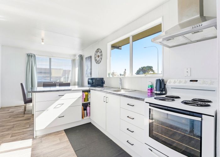  at 27 Cross Street, Castlecliff, Whanganui, Manawatu / Whanganui