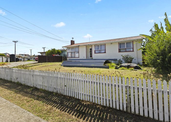  at 6 Geoffrey Place, Mangere East, Auckland