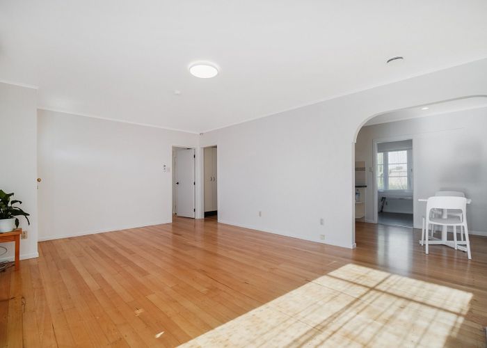  at 32 Essex Street, Te Atatu South, Waitakere City, Auckland