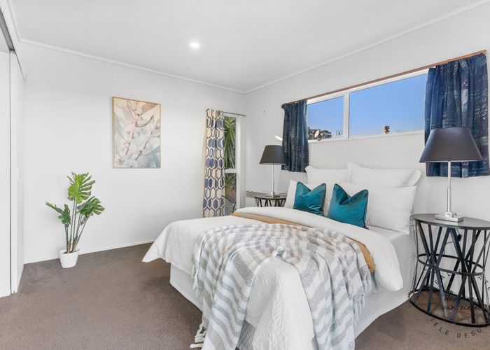  at 2/21 Calluna Crescent, Totara Heights, Manukau City, Auckland