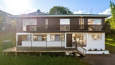  at 52 Chequers Avenue, Glenfield, Auckland