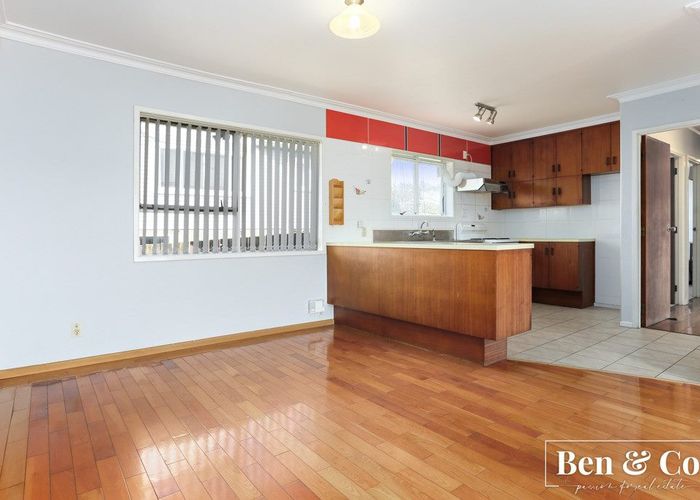  at 2/5 Ryburn Road, Mount Wellington, Auckland