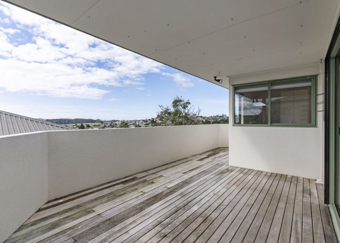 For sale 11 Mannikin Place, Unsworth Heights, North Shore City