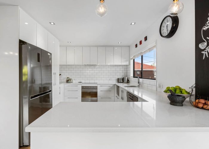  at 2/16 Channel View Road, Campbells Bay, Auckland