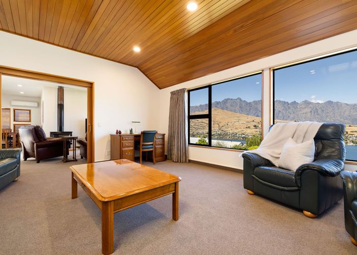  at 4 Peregrine Place, Queenstown Hill, Queenstown-Lakes, Otago