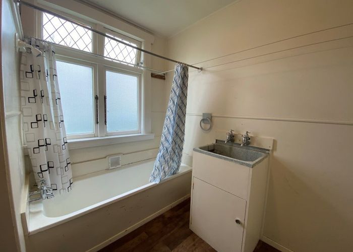  at 2/30 Worcester Street, West End, Palmerston North, Manawatu / Whanganui