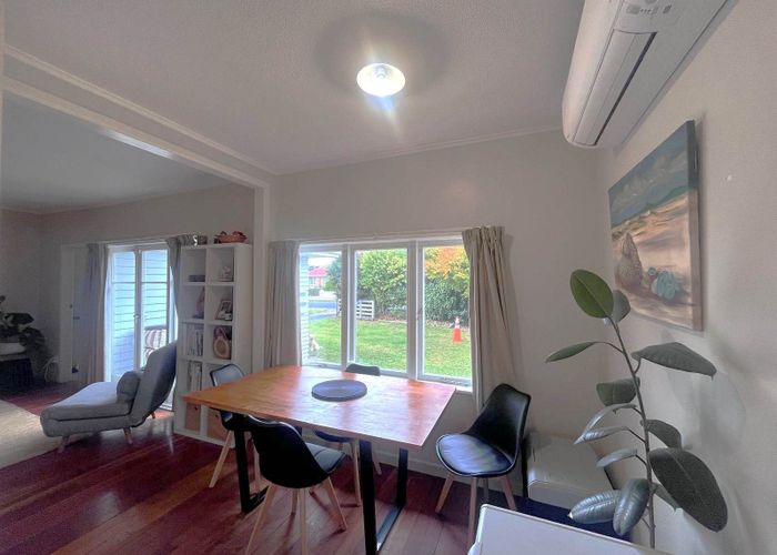  at 8 Peachgrove Road, Te Atatu Peninsula, Waitakere City, Auckland