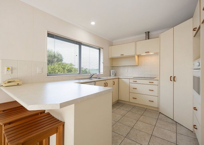  at 6 Glenside Rise, Grandview Heights, Hamilton, Waikato