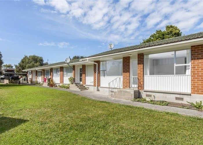  at 2/62 Lincoln Road, Henderson, Waitakere City, Auckland