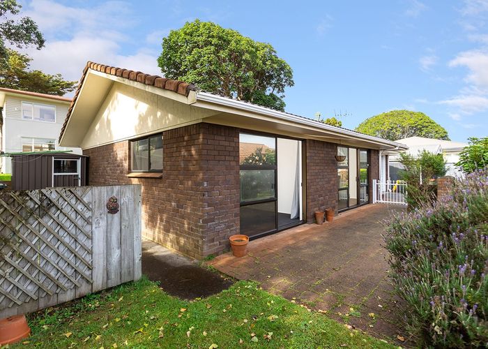  at 2/12 Herd Road, Hillsborough, Auckland