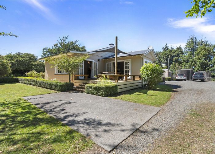  at 2330 Kimbolton Road, Kiwitea