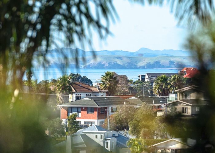  at 2/60 Arran Road, Browns Bay, Auckland