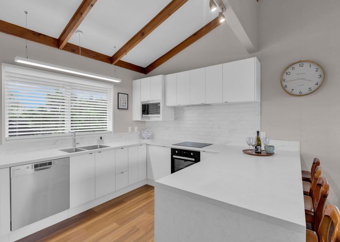 at 17 Bernard Street, Chedworth, Hamilton
