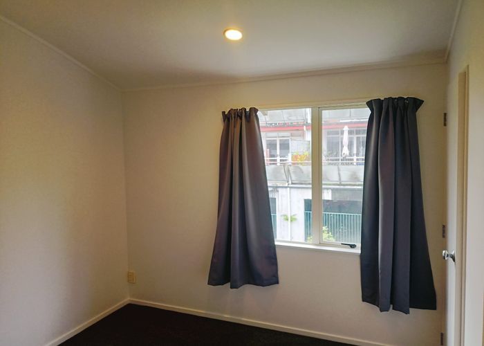 at E9/20 Ian Marwick Place, Birkenhead, North Shore City, Auckland