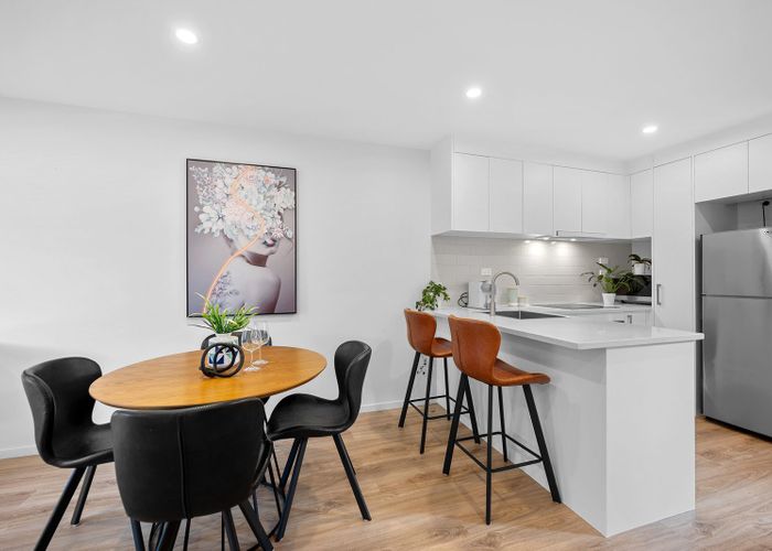 at 7/8 Chivalry Road, Glenfield, North Shore City, Auckland