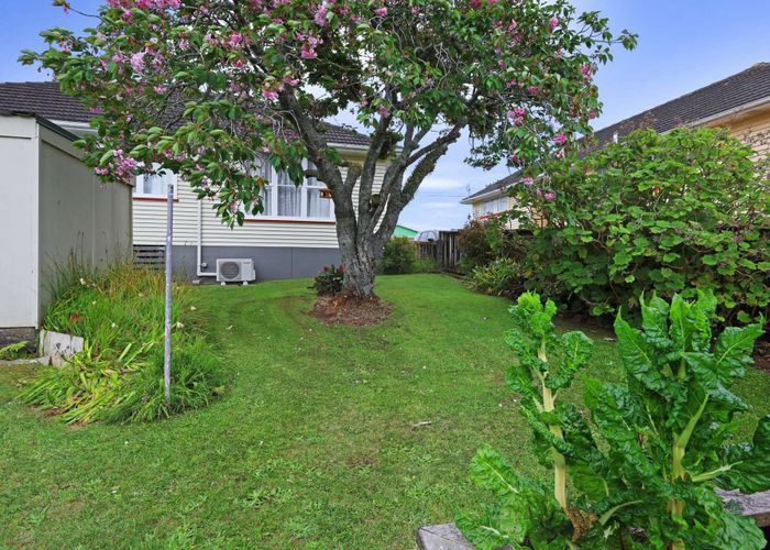  at 42 Banks Street, Marfell, New Plymouth