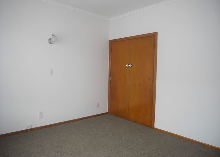  at 2/102 Te Atatu Road, Te Atatu South, Waitakere City, Auckland