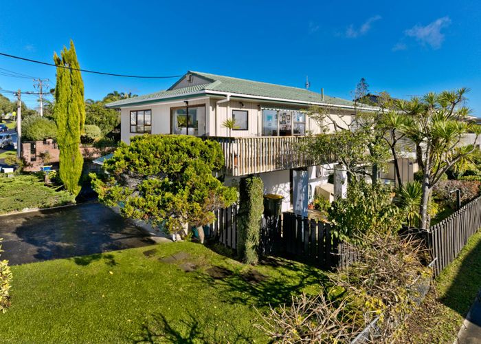  at 1/122 Aberdeen Road, Campbells Bay, Auckland
