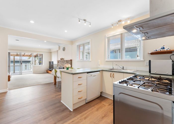  at 1/625 Beach Road, Rothesay Bay, North Shore City, Auckland