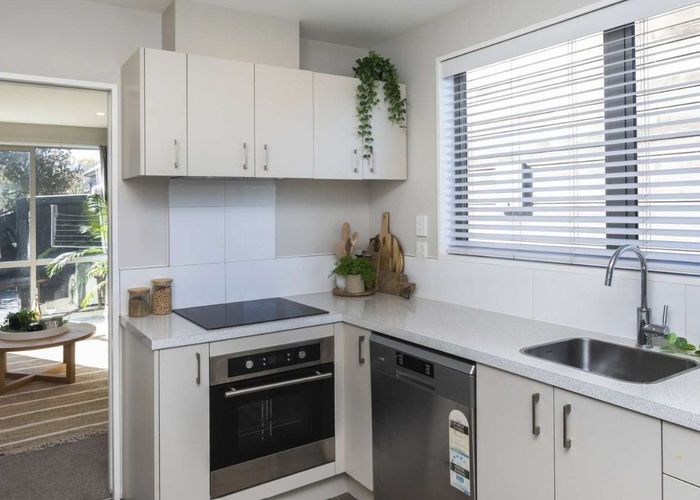  at 2/442 Armagh Street, Linwood, Christchurch City, Canterbury