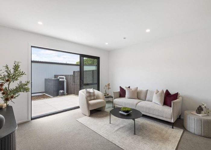  at 5 Wakaturia Way, Glenfield, North Shore City, Auckland